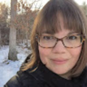 Meet your Posher, Larissa